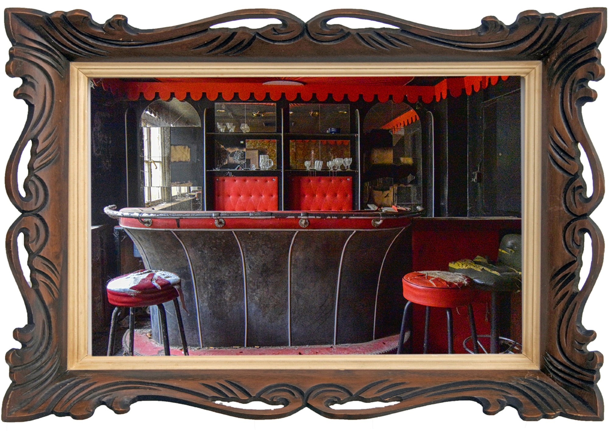 Interieur van een vervallen hotel in Vlotho, Duitsland, met zichtbare sporen van verval en vergane glorie.